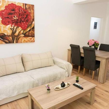 Renovated Spacious Flat 7Min To Subway Station- Афины Экстерьер фото